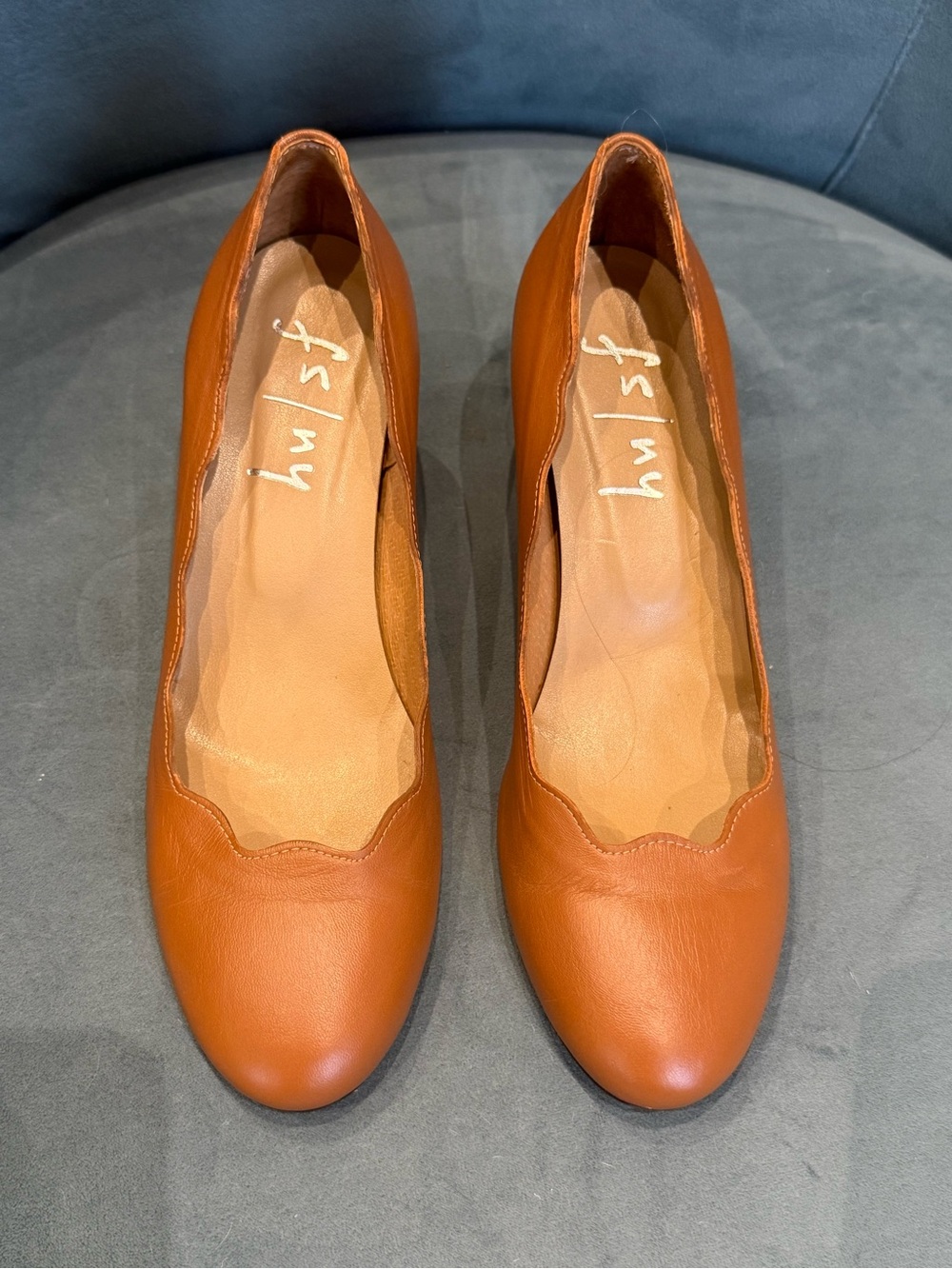 FSNY French Sole NY Women's Scalloped Leather Pump Size 7